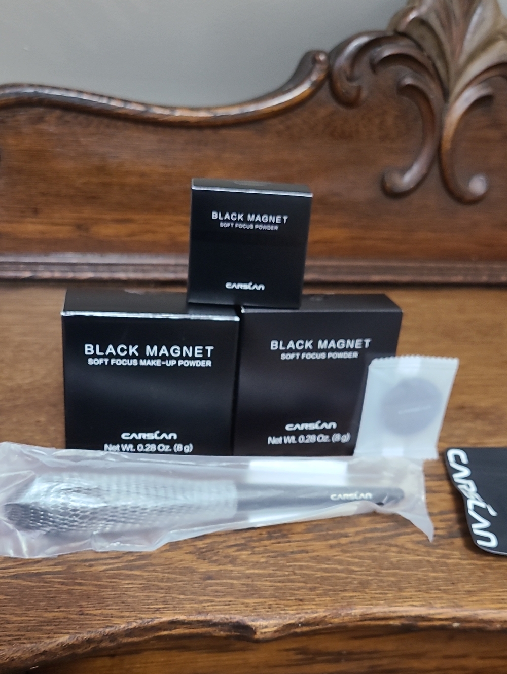 Black Magnet Soft Focus Make-Up Powder/Soft Focus Powder & Brush Set!  Shade 01